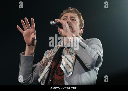 Sänger Manolo García tritt während eines Tourkonzerns im Wizcenter in Madrid auf, 13. Oktober 2024 Spanien Stockfoto