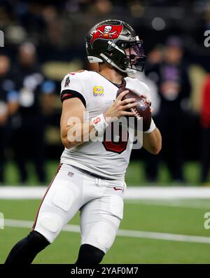 New Orleans, Usa. Oktober 2024. Tampa Bay Buccaneers Quarterback Baker Mayfield (6) wirft gegen die New Orleans Saints im Caesars Superdome in New Orleans am Sonntag, den 13. Oktober 2024. Foto: AJ Sisco/UPI. Quelle: UPI/Alamy Live News Stockfoto