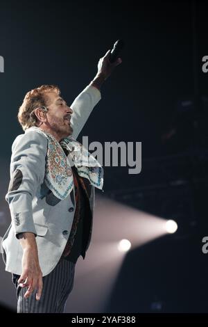 Madrid, Spanien. Januar 2022. Sänger Manolo García tritt während des Tourkonzerns im Wizcenter in Madrid auf 13. Oktober 2024 Spanien Credit: SIPA USA/Alamy Live News Stockfoto