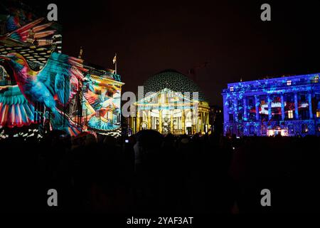 Berlin, Lichterfest die illuminierte Staatsoper, St. Hedwigs-Kathedrale und das Hotel de Rome im Rahmen des Lichterfestes am 13.10.2024 in Berlin. Berlin Berlin Deutschland *** Berlin, Festival der Lichter, die beleuchtete Staatsoper, die Hedwigs Kathedrale und das Hotel de Rome im Rahmen des Lichterfestes am 13 10 2024 in Berlin Berlin Berlin Deutschland Stockfoto