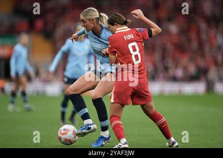 Liverpool, Liverpool, Großbritannien. Oktober 2024. Liverpool FC gegen Manchester City FC Barclays Womens Super League ANFIELD STADIUM ENGLAND 13. OKTOBER 2024 Action aus dem Barclays Women’s Super League Spiel zwischen Liverpool FC und Manchester City FC im Anfield Stadium am 13. Oktober 2024 in Liverpool England. Quelle: ALAN EDWARDS/Alamy Live News Stockfoto