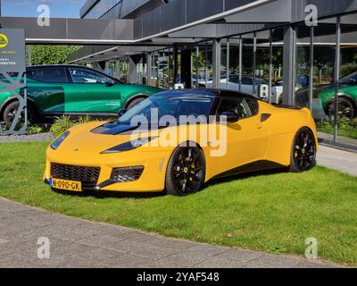 Leuchtend gelber Lotus Evora S Sportwagen Stockfoto