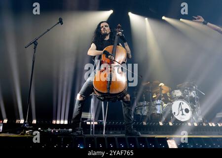 Apocalyptica, Konzert in der Columbiahalle, Berlin, 13.10.2024 Perttu Kivilaakso von Apocalyptica live auf Plays Metallica Vol.2 Tour 2024 in der Berliner Columbiahalle am 13.10.2024 Berlin Columbiahalle Berlin Deutschland *** Apocalyptica, Konzert in der Columbiahalle, Berlin, 13 10 2024 Perttu Kivilaakso aus Apocalyptica live on Plays Metallica Vol 2 Tour 2024 in der Columbiahalle Berlin am 13 10 2024 Berlin Columbiahalle Berlin Stockfoto