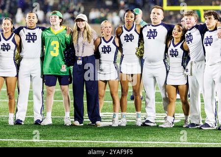 South Bend, Indiana, USA. Oktober 2024. Notre Dame Cheerleader während des Alma Mater nach dem NCAA-Football-Spiel zwischen dem Stanford Cardinal und den Notre Dame Fighting Irish im Notre Dame Stadium in South Bend, Indiana. John Mersits/CSM (Credit Image: © John Mersits/Cal Sport Media). Quelle: csm/Alamy Live News Stockfoto