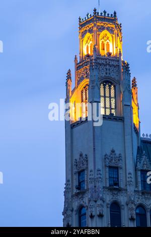 Der Chateauesque Eckturm des Medical Art Building, erbaut 1926 und entworfen von Ralph Cameron, heute Morgan Hotel seit 1984, in San Antonio Stockfoto