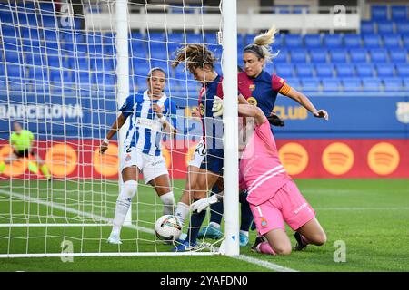 Barcelona, Esp. Oktober 2024. FC BARCELONA GEGEN RCD ESPANYOL. Am 13. Oktober 2024 erzielte Pajor (17) vom FC Barcelona das erste Tor seiner Mannschaft, Alexia Putelles (11) vom FC Barcelona und Jana Fernandez (5) vom FC Barcelona schützen den Ball während des Spiels zwischen dem FC Barcelona und RCD Espanyol entsprechend der La Liga F im Johan Cruyff Stadium in Barcelona, Spanien, am 13. Oktober 2024. Quelle: Rosdemora/Alamy Live News Stockfoto