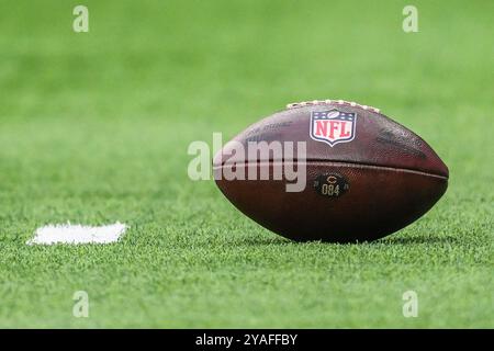 NFL Match Ball während der 6. Woche Match Chicago Bears vs Jacksonville Jaguars im Tottenham Hotspur Stadium, London, Vereinigtes Königreich, 13. Oktober 2024 (Foto: Craig Thomas/News Images) Stockfoto