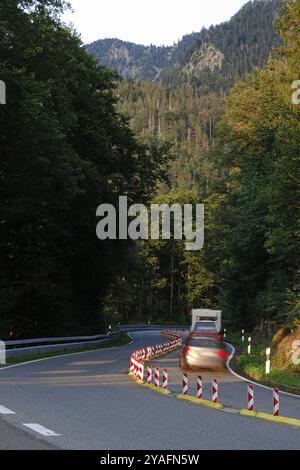 Kesselbergstraße, Straße zwischen Kochelsee und Walchensee, August, Bayern, Deutschland, Europa Stockfoto