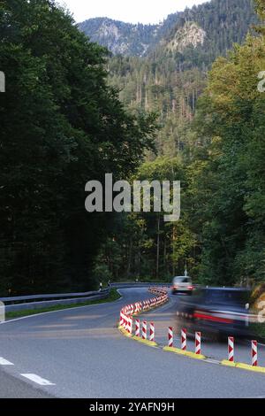 Kesselbergstraße, Straße zwischen Kochelsee und Walchensee, August, Bayern, Deutschland, Europa Stockfoto