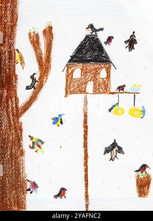 Naive Illustration, Kinderzeichnung, Vögel, die um ein Vogelhaus fliegen Stockfoto