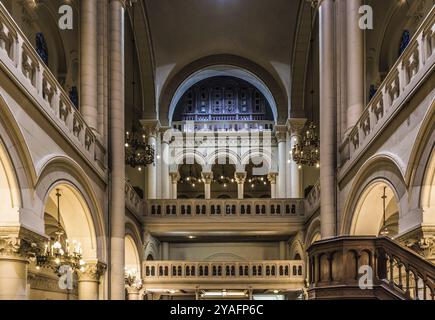 Brüssel Stadtzentrum, Belgien, 02 16 2019: Innenarchitektur der großen jüdischen Synagoge Europas, Europa Stockfoto