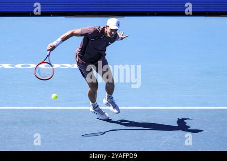 MELBOURNE, AUSTRALIEN, 11. JANUAR: Sir Andy Murray aus Großbritannien auf dem Weg, Dominic Thiem von Österreich am zweiten Tag des Kooyong C 2024 zu besiegen Stockfoto