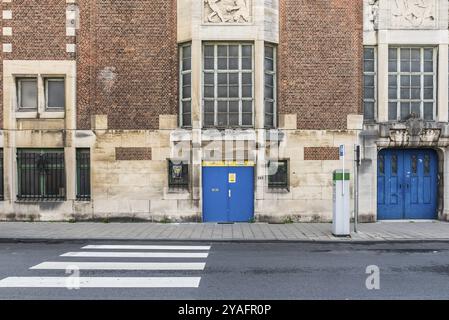 Saint Gilles, Region Brüssel Hauptstadt, Belgien, 09 07 2019 rechteckige Fassade des Stadions des Fußballvereins Union Saint Gilloise, Europa Stockfoto