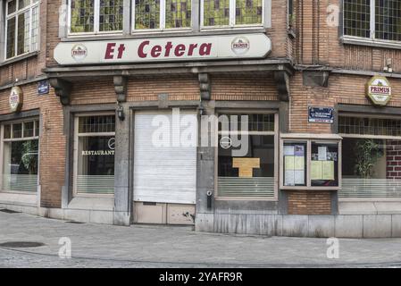 Jette, Region Brüssel-Hauptstadt, Belgien, 03 19 2020 das geschlossene Café et cetera auf dem Kardinal-Mercier-Platz in Jette während der Corona-Krise, Europa Stockfoto