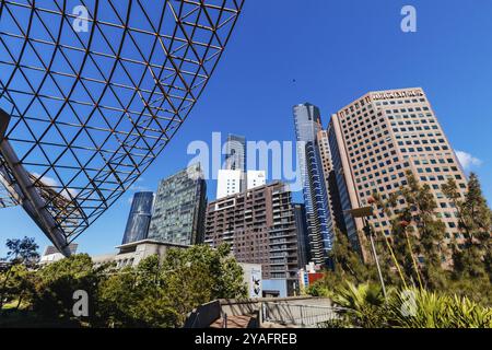 MELBOURNE, AUSTRALIEN – OKTOBER 31 2021, Melbournes legendäres Arts Centre an einem kühlen Wintermorgen in Victoria, Australien, Ozeanien Stockfoto