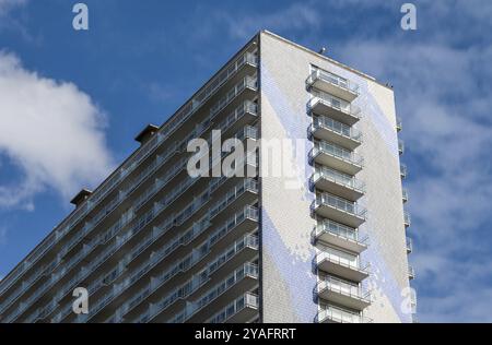 Molenbeek, Region Brüssel-Hauptstadt, Belgien, 10 16 2022, modernes Hochhaus, Europa Stockfoto