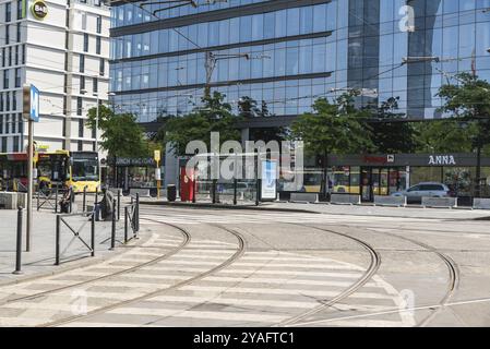 Saint-Gilles, Region Brüssel-Hauptstadt, Belgien, 05 17 2020 Eisenbahnstrecken am Verkehrsknotenpunkt Brüssel Süd, Europa Stockfoto