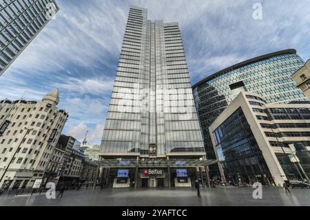 Brüssel, Belgien, 03 10 2019: Der Rogier-Platz mit der Belfius Bank und dem Versicherungsturm, einige Hotels und Institutionen der Europäischen union, Europ Stockfoto