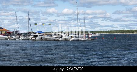 Oregrund, Uppland, Schweden, 30 07 2019 kleine Schiffe im Erholungshafen, Europa Stockfoto