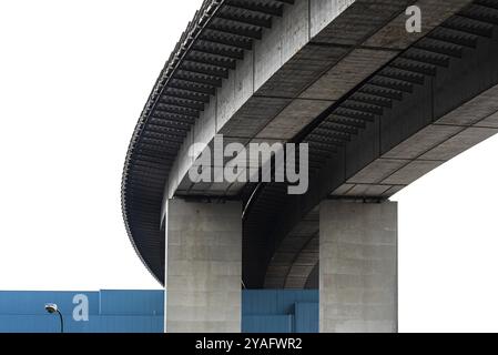 Vilvoorde, Flämische Region, Belgien, 10 17 2021: Die Autobahnringbrücke, Europa Stockfoto