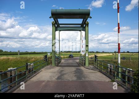 Hattem, Gelderland, Niederlande, 07 14 2022, Fährdock über dem Fluss Ijssel, Europa Stockfoto