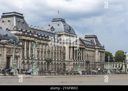 Stadtzentrum von Brüssel, Region Brüssel-Hauptstadt, Belgien, 06 20 2020 Fassade des Königspalastes am Palastplatz, Europa Stockfoto