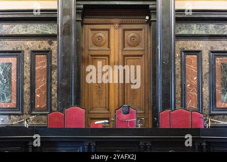 Region Brüssel-Hauptstadt, Belgien, 06 05 2022, Sitze des Präsidenten und der Richter des Gerichtshofs von Assizes, Europa Stockfoto