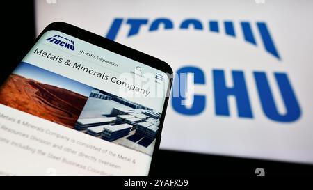 Deutschland. August 2024. In dieser Abbildung ist ein Mobiltelefon mit der Website des japanischen Unternehmens Itochu Corporation vor dem Geschäftslogo zu sehen. (Credit Image: © Timon Schneider/SOPA Images via ZUMA Press Wire) NUR REDAKTIONELLE VERWENDUNG! Nicht für kommerzielle ZWECKE! Stockfoto