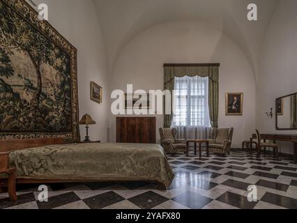 Krakau, Polen, 23. März 2024, antikes Schlafzimmer im Schloss Wawel, Europa Stockfoto