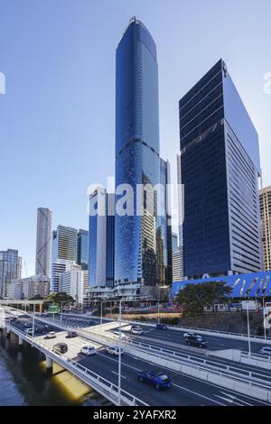 BRISBANE, AUSTRALIEN, 29. JULI 2023: Brisbane CBD Skyline an einem Wintermorgen von der Victoria Bridge in Southbank in Queensland, Australien, Ozeanien Stockfoto