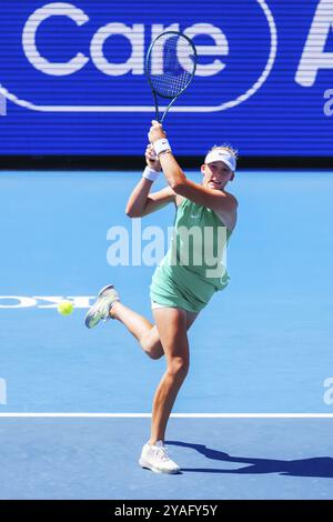 MELBOURNE, AUSTRALIEN, 12. JANUAR: Mirra Andreeva aus Russland spielt am dritten Tag des Kooyong Classic 2024 in Kooyon gegen Danielle Collins Stockfoto