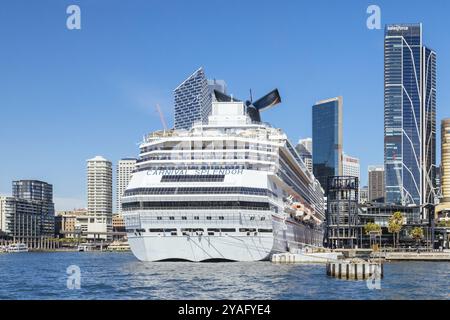 SYDNEY, AUSTRALIEN, 21. August 2023: Das Kreuzfahrtschiff „Carnival Splendor“ legte am Overseas Passenger Terminal in The Rocks, Sydney, New South Wales, Austra an Stockfoto