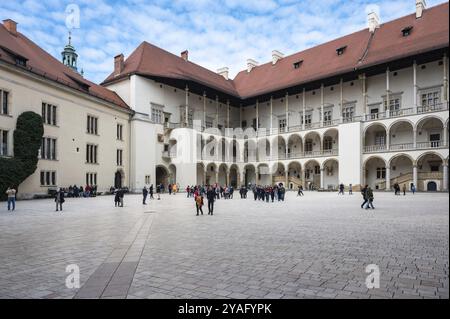 Krakau, Polen, 23. März 2024, Innenhof und Garten des Königsschlosses Wawel, Europa Stockfoto