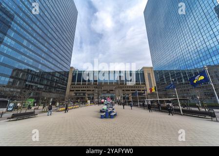 Brüssel, Belgien, 03 10 2019: Pendler und Reisende, die von der Innenstadt zum Brüsseler Nordbahnhof laufen Stockfoto