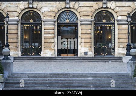 Stadtzentrum von Brüssel, Region Brüssel-Hauptstadt, Belgien, 19. Januar 2023, neoklassizistische Fassade des Bundesparlaments, Europa Stockfoto