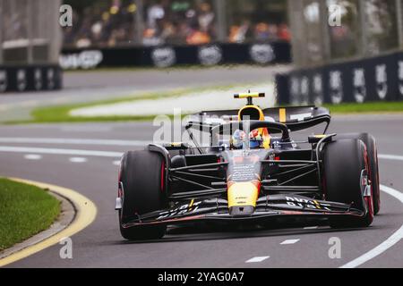 MELBOURNE, AUSTRALIEN, 1. APRIL: Sergio Perez aus Mexiko fährt den Oracle Red Bull Racing RB19 während des Großen Preises von Australien 2023 auf Alb Stockfoto