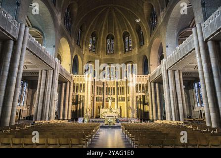 Belgien, 09 30 2019: Innenarchitektur der katholischen Basilika des Heiligen Herzens von Koekelberg, Europa Stockfoto