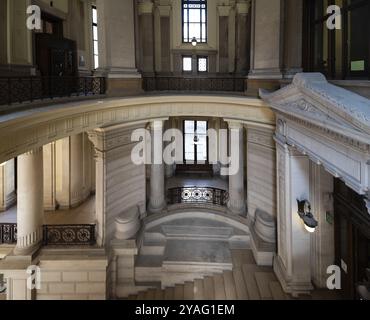 Region Brüssel-Hauptstadt, Belgien, 06 05 2022, Halle auf der Rückseite des Gerichtshofs, Europa Stockfoto