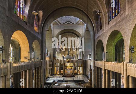 Inneres der Basilika im Art déco-Stil, Basilika des Heiligen Herzens, Koekelberg Stockfoto