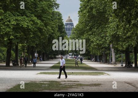 Brüssel Altstadt, Belgien, 06 25 2019 Blick auf den Brunnen im Parc de Bruxelles, Warandepark an einem heißen Sommertag, Europa Stockfoto