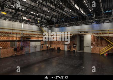 Schaerbeek, Region Brüssel-Hauptstadt, Belgien, 03 26 2022, leeres Studio des flämischen Fernsehsenders TV, Europa Stockfoto