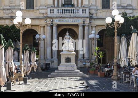 Valletta, Malta, 01 07 2022: Fassade und Eingang der Nationalbibliothek Malta, Europa Stockfoto