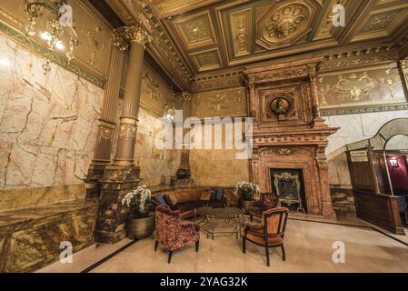 Brüssel Altstadt, Belgien, 07 18 2018 - Inneneinrichtung der Salonlobby des 5-Sterne-Luxushotels Le Metropole, Europa Stockfoto