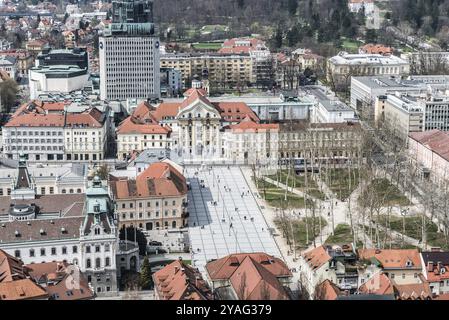 Ljubljana, Slowenien -04 07 2018: Panoramablick über den Hauptplatz von der Burg aus Stockfoto