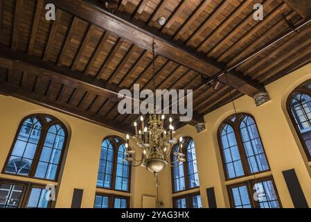 Brüssel, Belgien, 10 25 2018: Authentische Holzdecke und Innenarchitektur des Museums der Stadt Brüssel, Europa Stockfoto