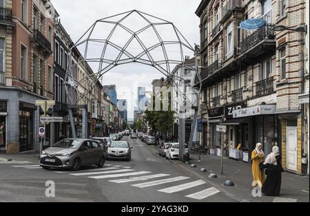 Schaerbeek, Region Brüssel-Hauptstadt, Belgien, 06 25 2020 der Liedts-Platz, ein Busy-Kreuz, Europa Stockfoto