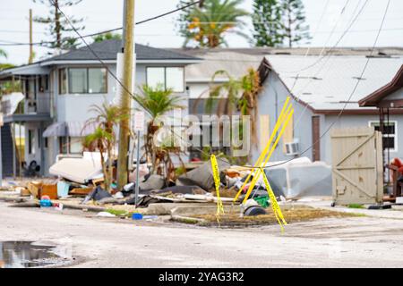 Szene am St. Petersburg Beach nach Hurrikan Milton Stockfoto Stockfoto