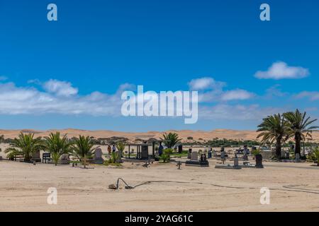 Gräber auf dem Friedhof von Swakopmund am Rande der Namib-Wüste Stockfoto