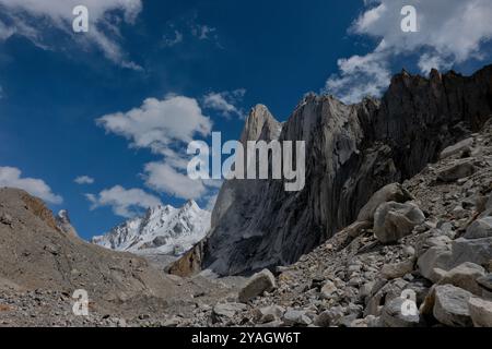 Blick auf den Amin Braq (Amin Brakk) Turm, Nangma Valley, Kanday, Baltistan, Pakistan Stockfoto