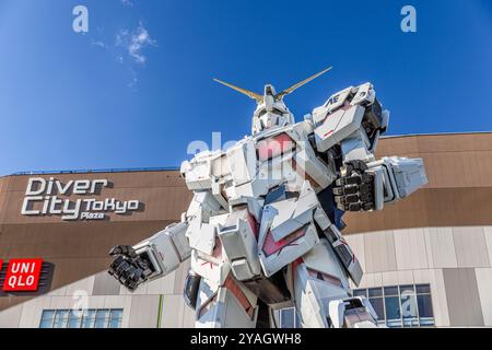 Riesiger gundam-Roboter steht im tokyo plaza Einkaufszentrum odaiba, japan Stockfoto